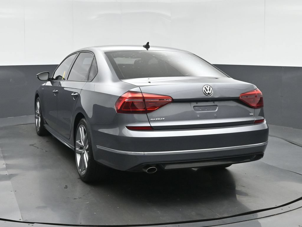 Used 2018 Volkswagen Passat 2.0T R-Line FWD image 5