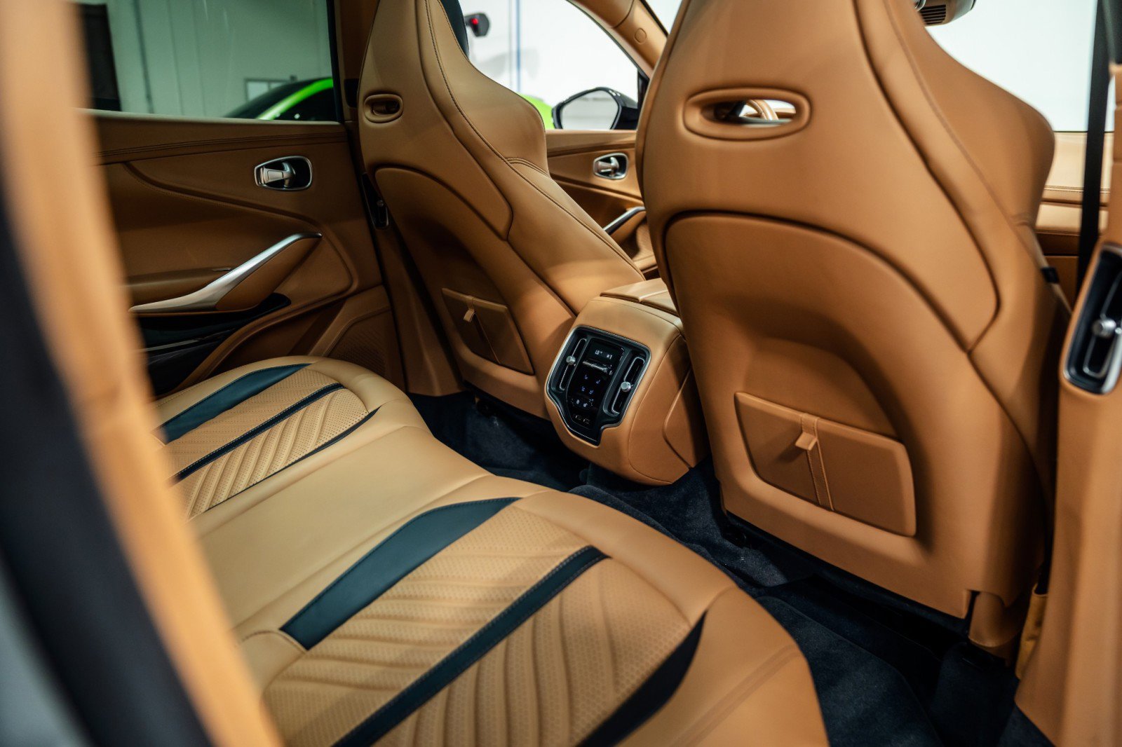 Used 2023 Aston Martin DBX 707 image 25