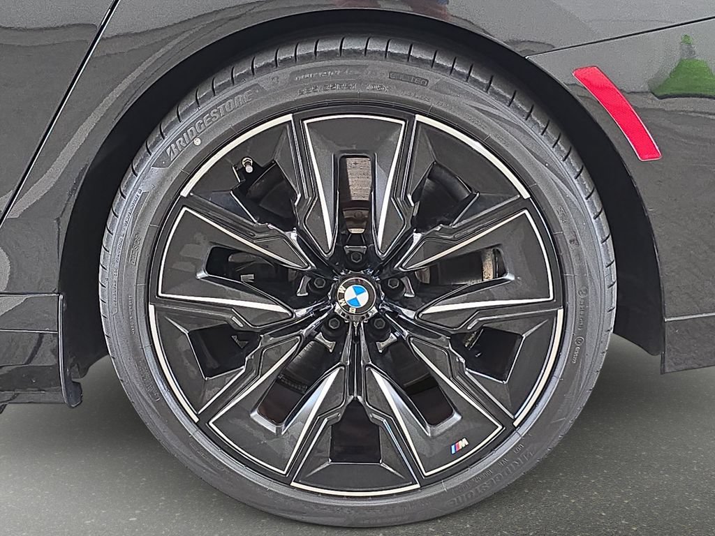 Certified 2023 BMW i7 xDrive60 AWD/4WD image 32