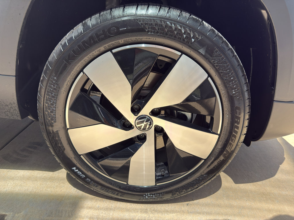 New 2025 Volkswagen Taos S image 19