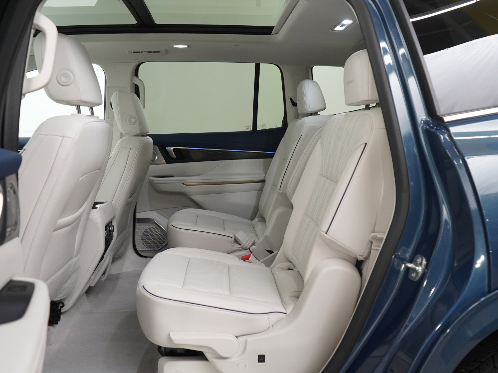 Used 2025 Buick Enclave Avenir w/ Super Cruise Package image 22