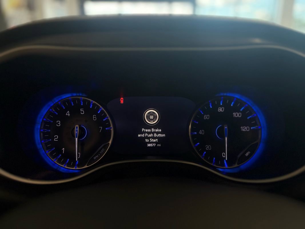 Used 2024 Chrysler Pacifica Touring-L FWD image 22