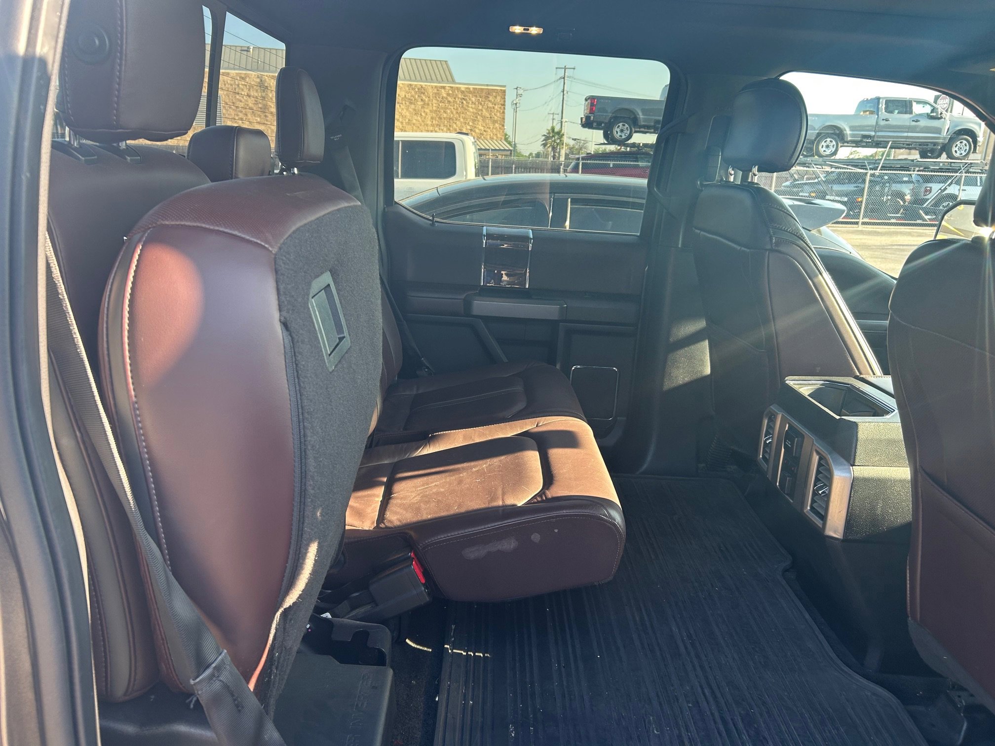 Used 2015 Ford F150 Platinum w/ Equipment Group 701A Luxury AWD/4WD image 5