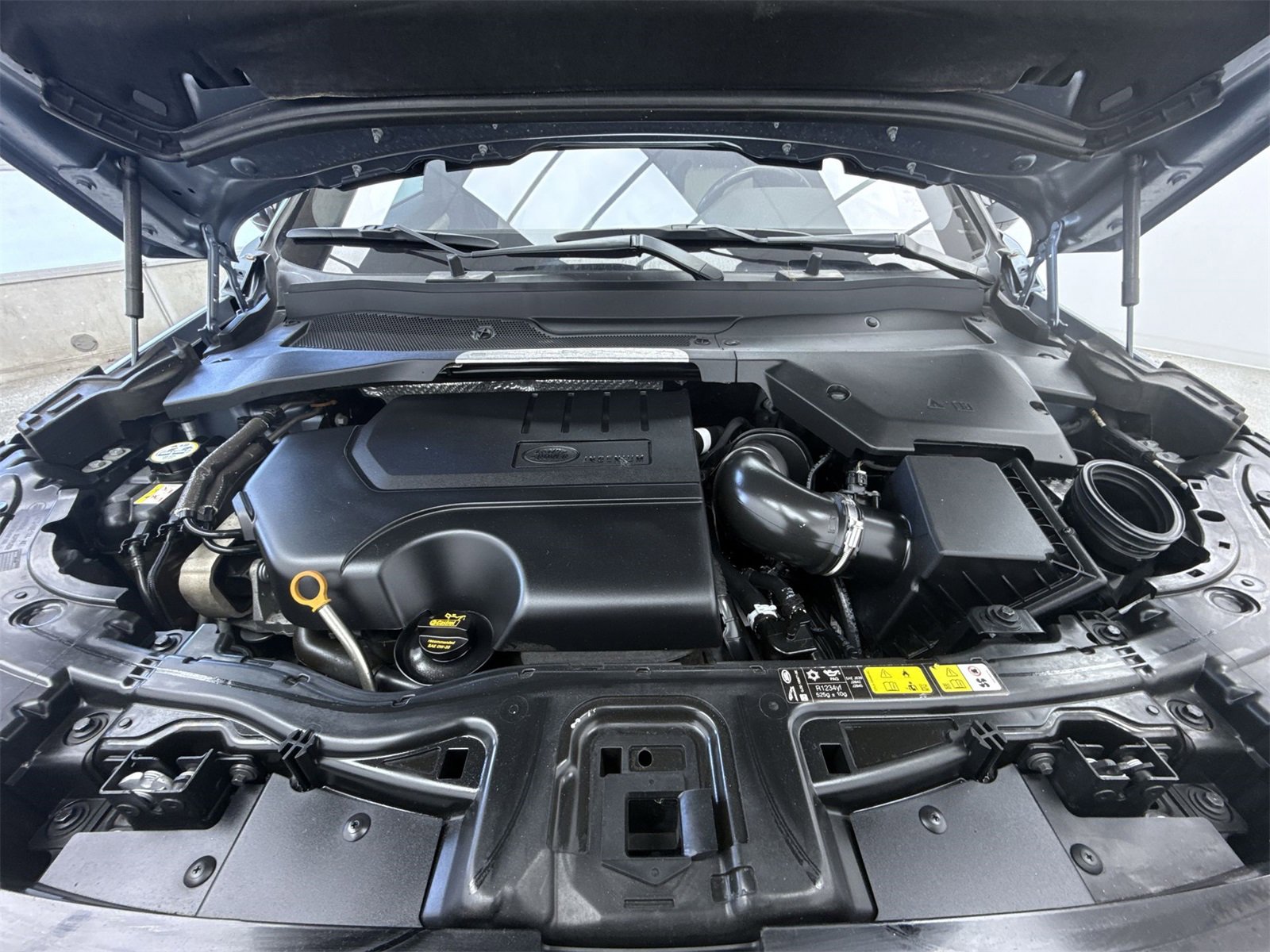 Used 2020 Land Rover Discovery Sport SE R-Dynamic image 35