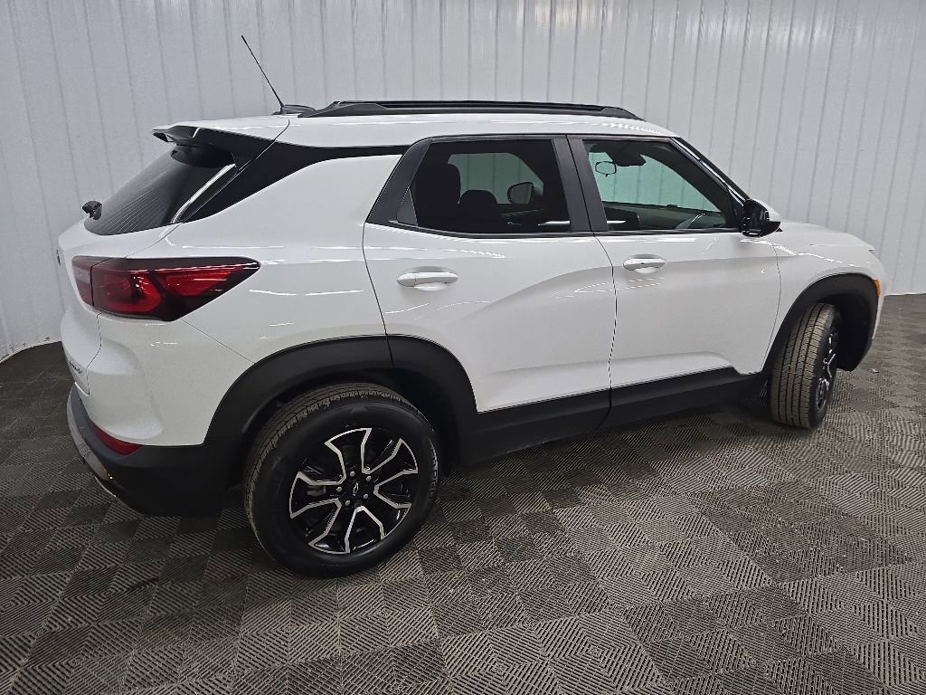 Used 2024 Chevrolet TrailBlazer ACTIV AWD/4WD image 3