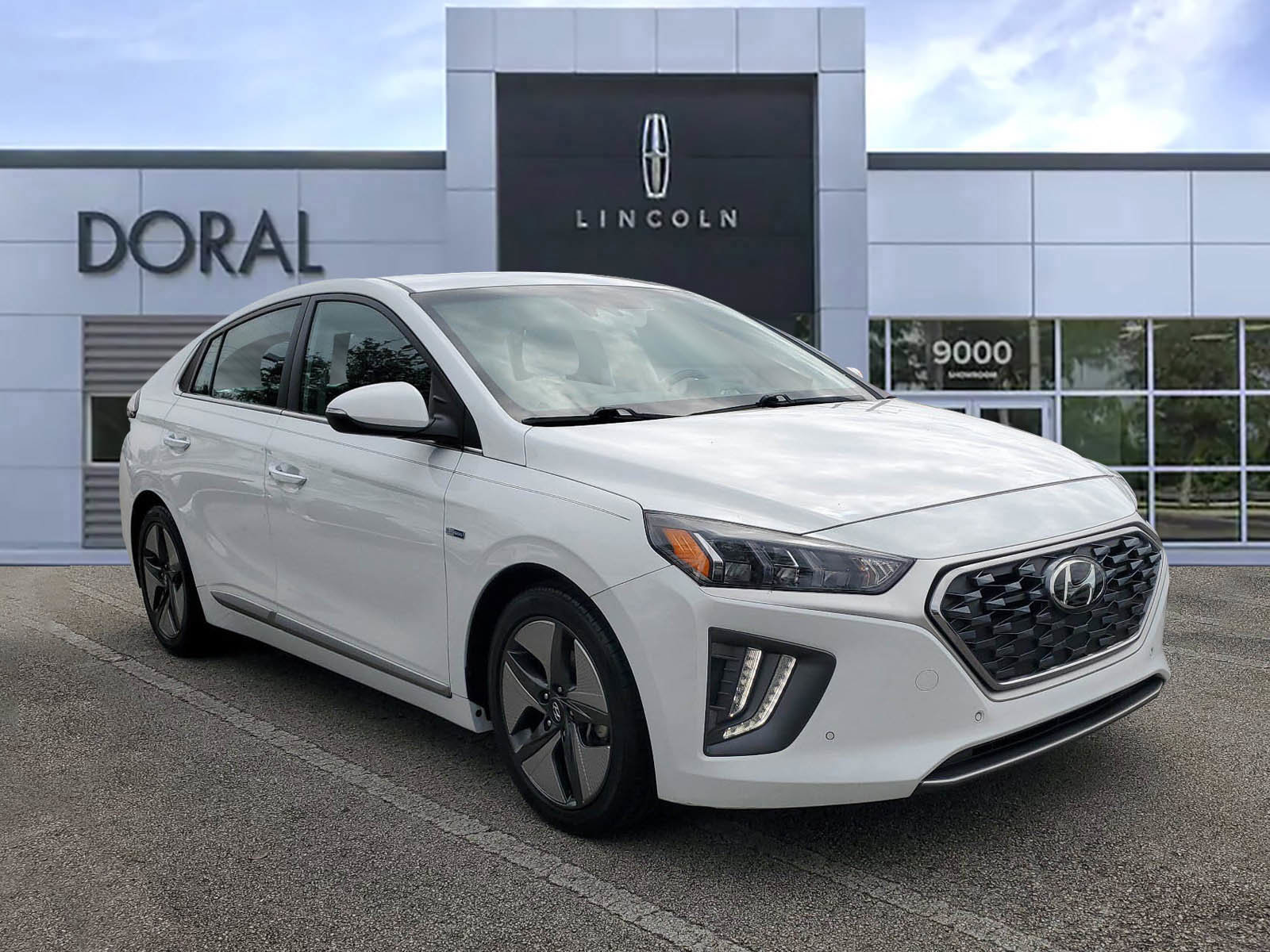 Used 2020 Hyundai Ioniq Limited image 1