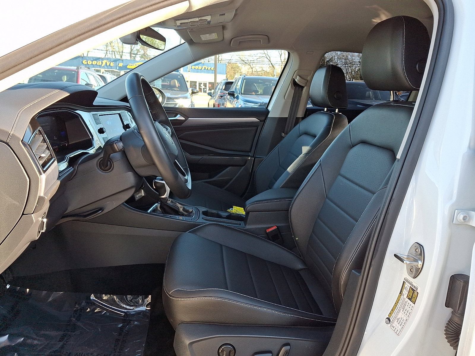 Used 2023 Volkswagen Jetta SE FWD image 14