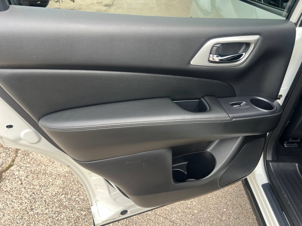 Used 2019 Nissan Pathfinder SL w/ SL Premium Package AWD/4WD image 11