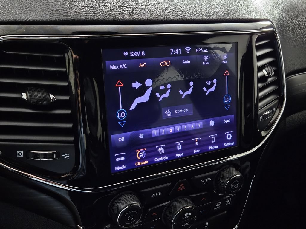 Used 2020 Jeep Grand Cherokee Altitude RWD image 11