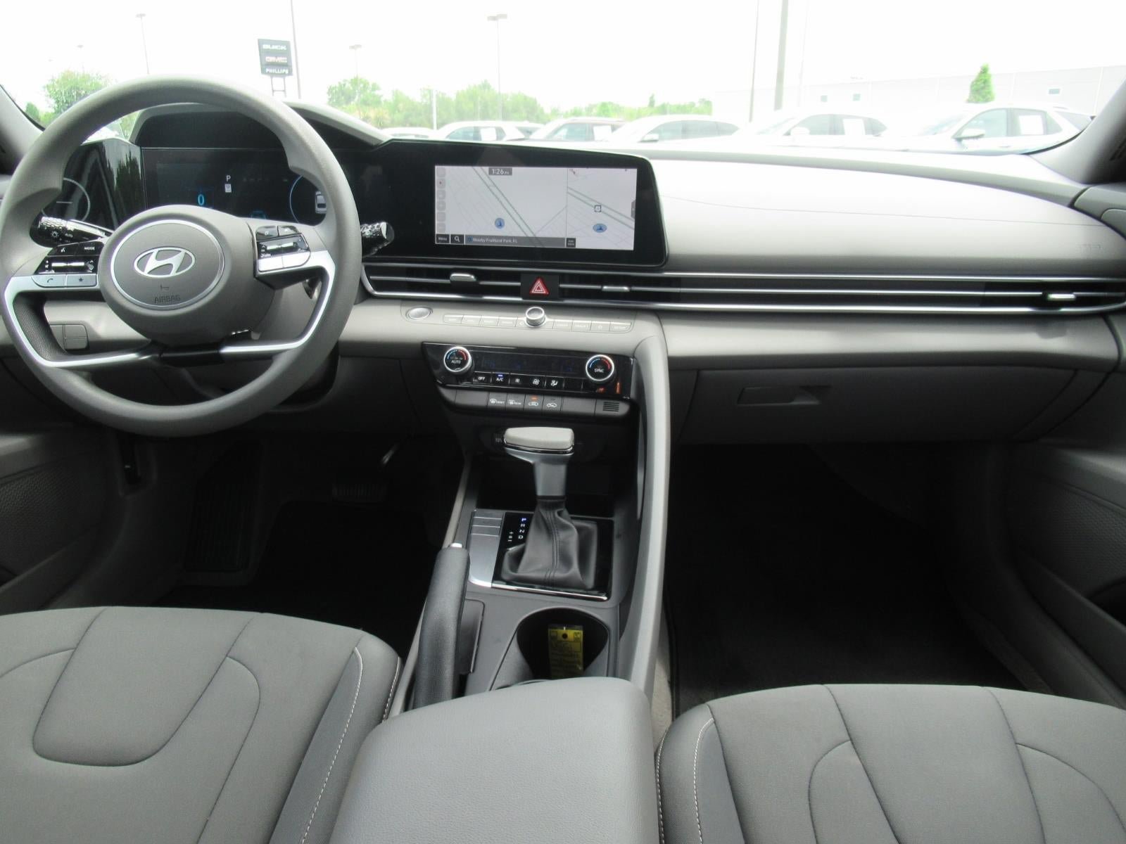 Used 2024 Hyundai Elantra SEL FWD image 12