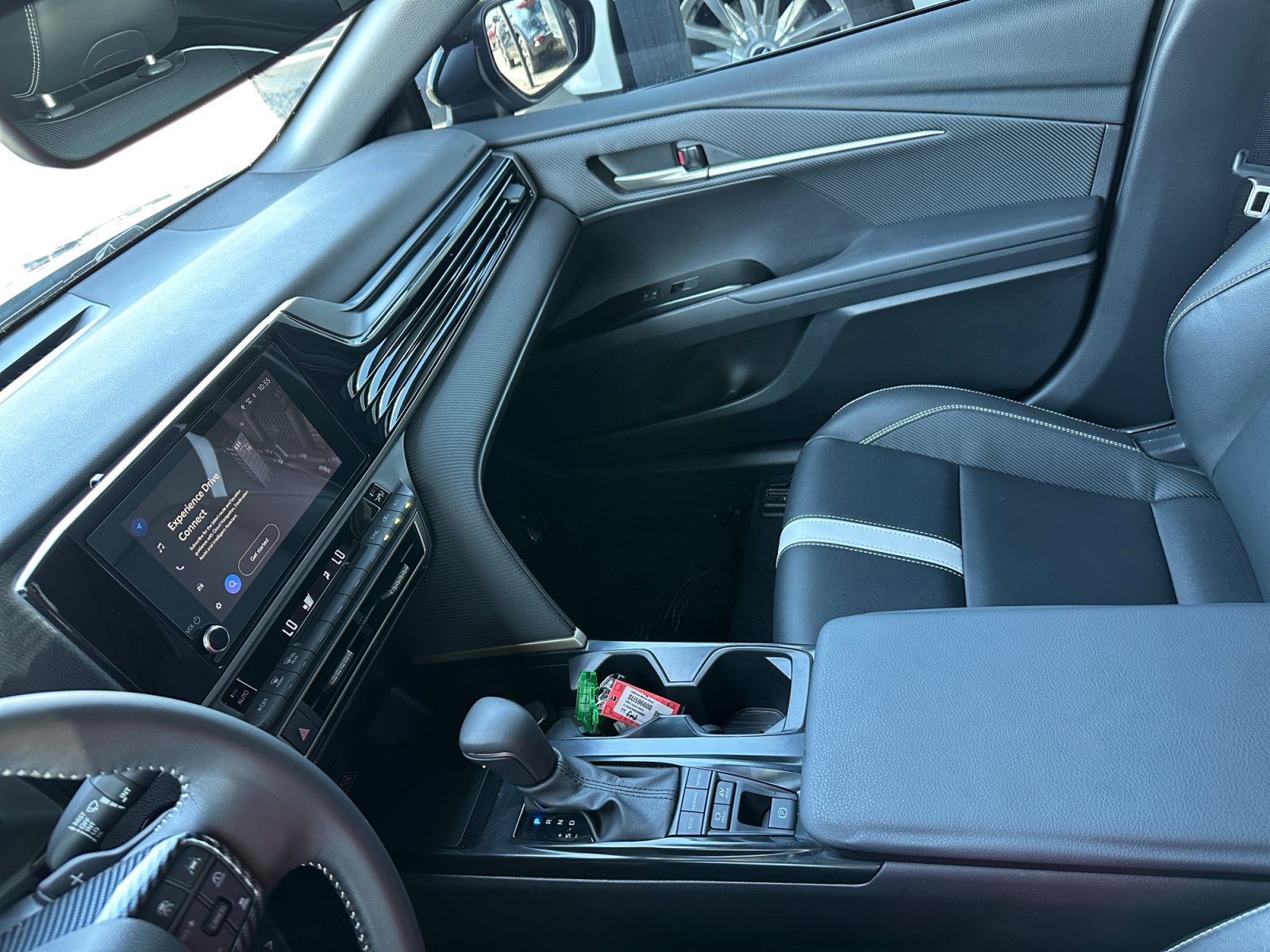 Used 2025 Toyota Camry SE w/ Convenience Package FWD image 22