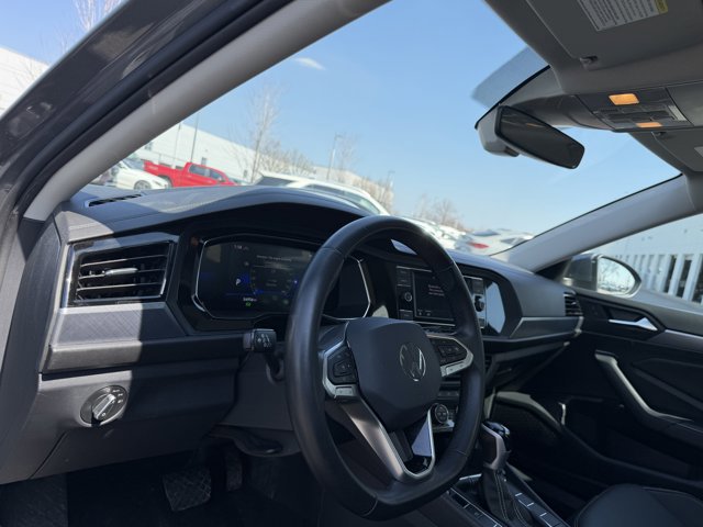 Used 2024 Volkswagen Jetta SE image 9