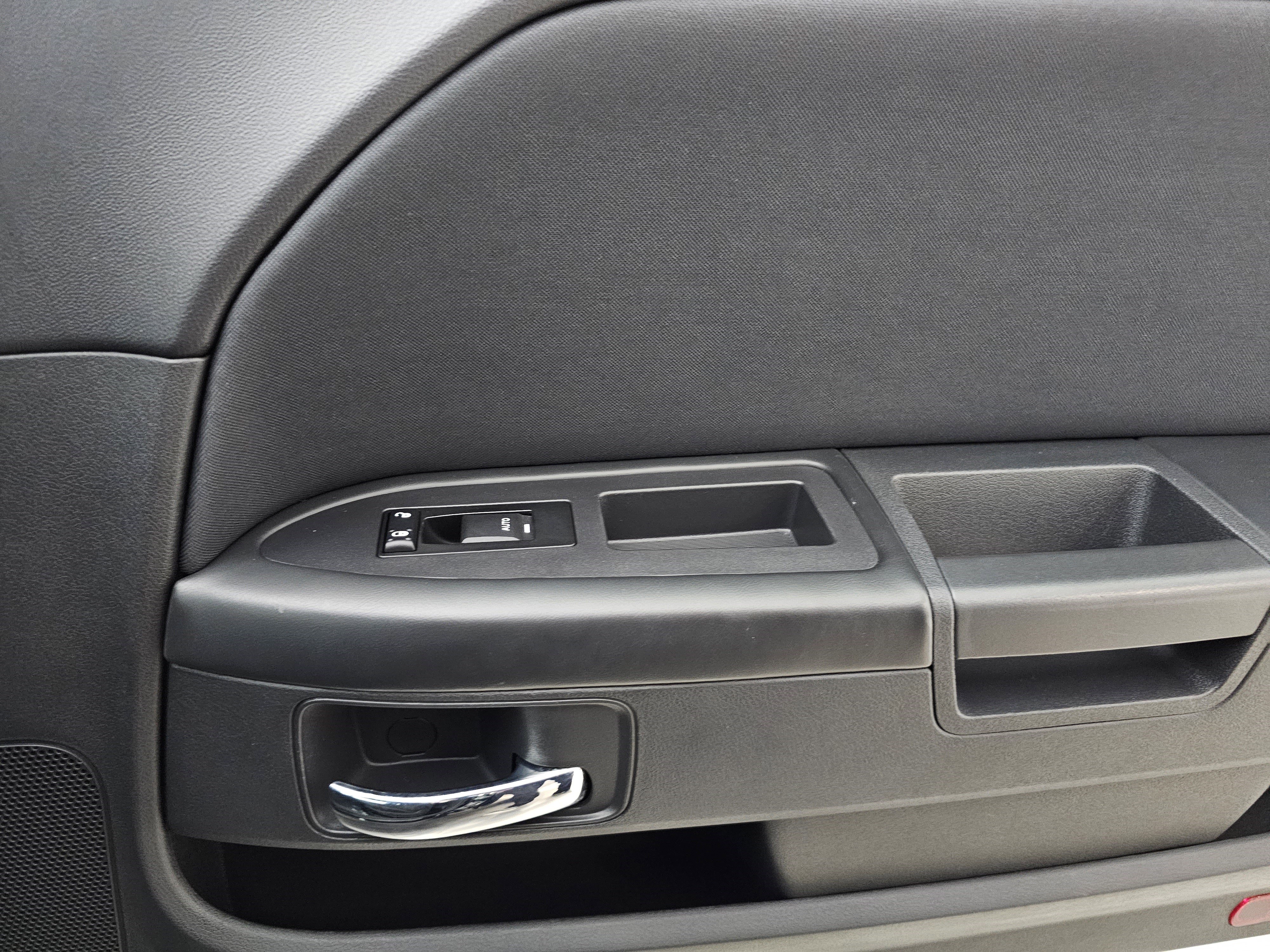 Used 2010 Dodge Challenger SE image 26