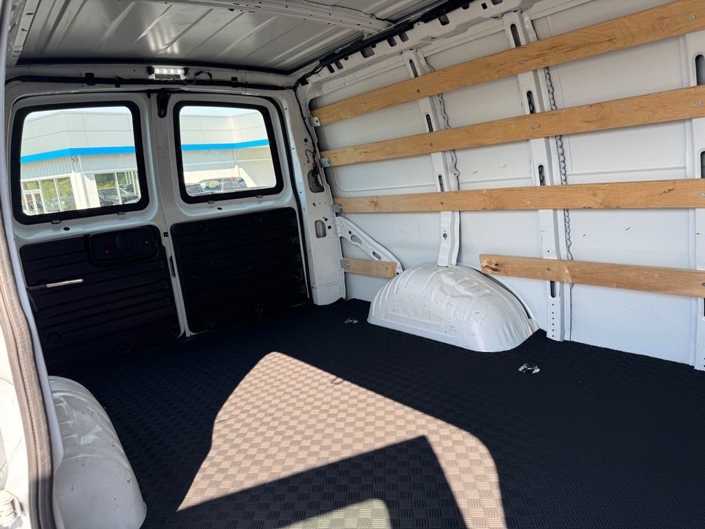Used 2023 GMC Savana 2500 w/ Driver Convenience Package image 12