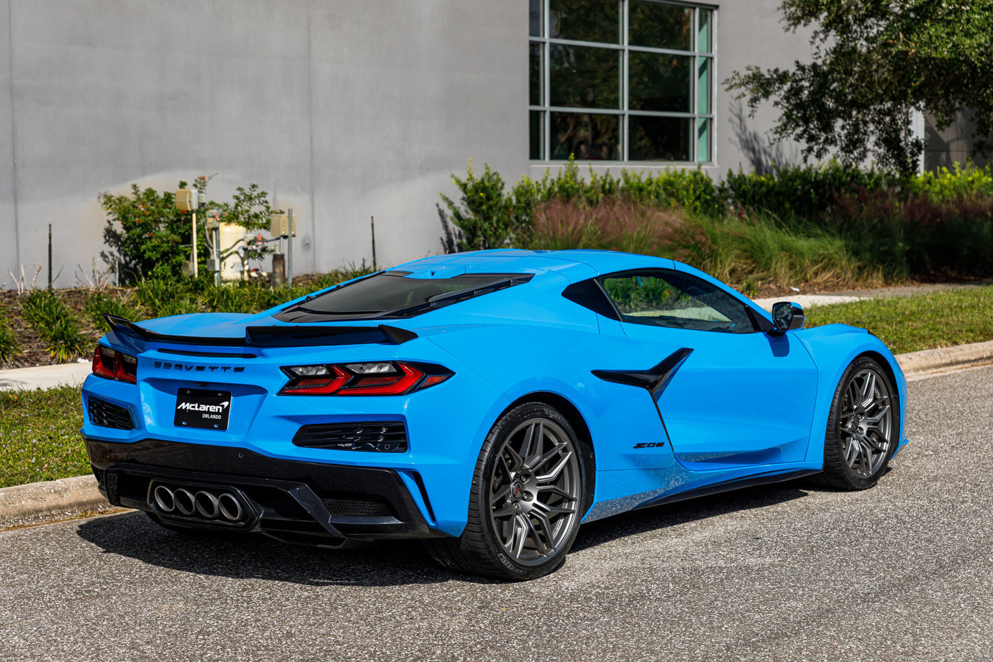 Used 2025 Chevrolet Corvette Z06 RWD image 25