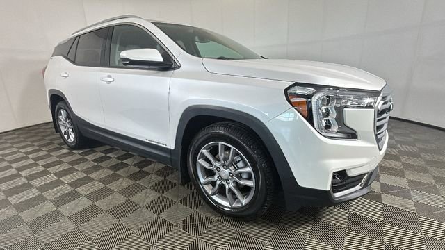 Used 2022 GMC Terrain SLT FWD image 2