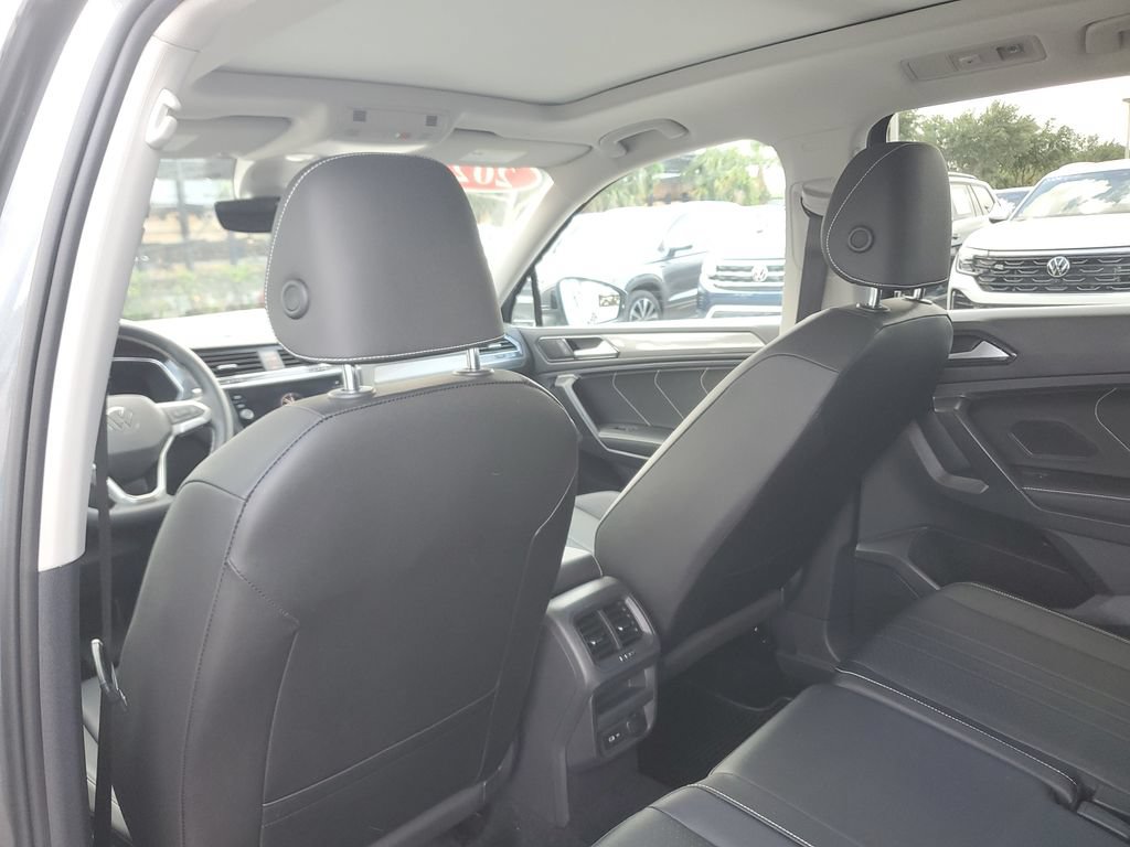 Certified 2023 Volkswagen Tiguan SE w/ Panoramic Sunroof Package FWD image 17