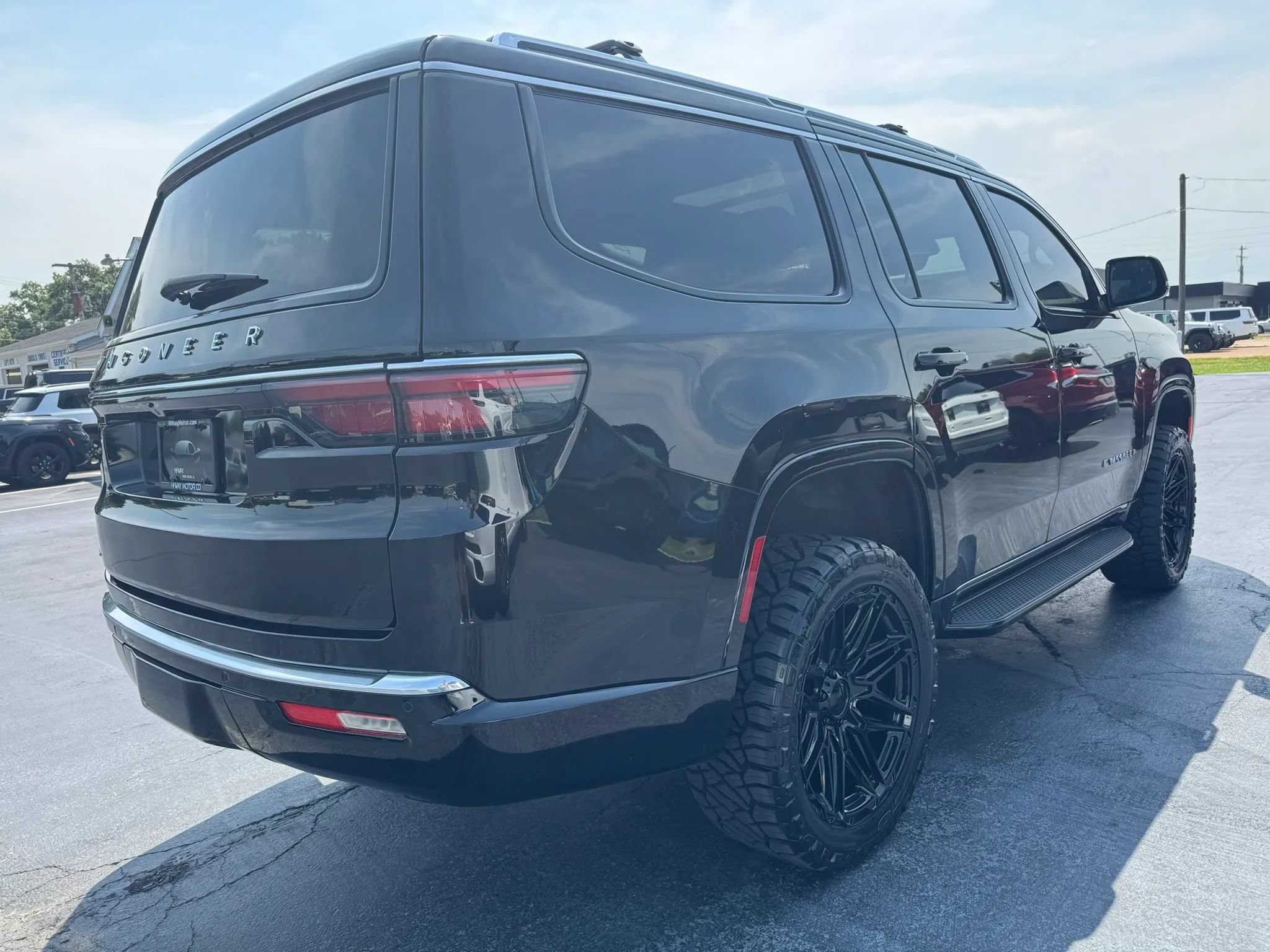 Used 2023 Jeep Wagoneer 4WD w/ Premium Group I image 3