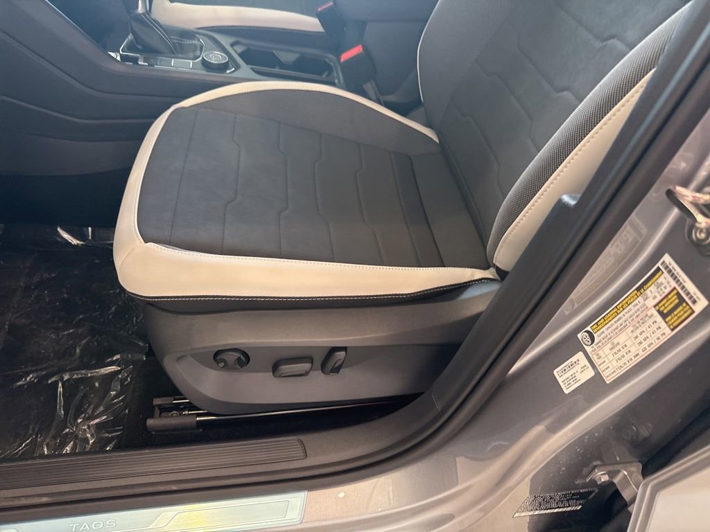 New 2025 Volkswagen Taos SE image 19