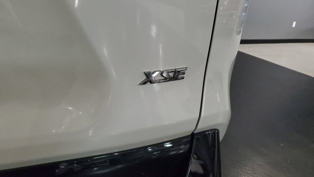 Used 2022 Toyota RAV4 XSE AWD/4WD image 9