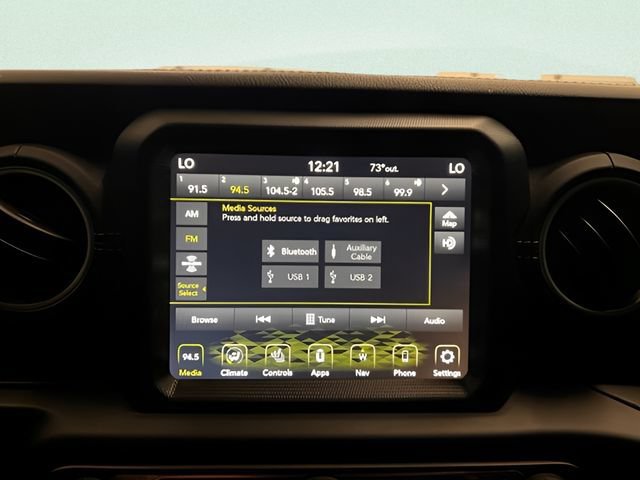 Used 2022 Jeep Wrangler Unlimited Sahara w/ Cold Weather Group AWD/4WD image 17