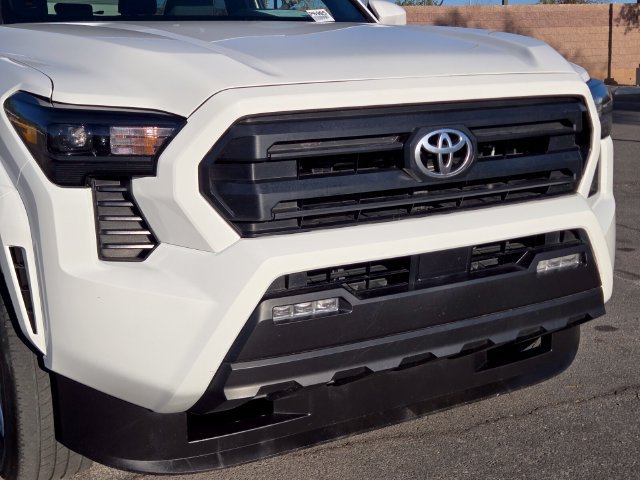 Used 2025 Toyota Tacoma SR5 AWD/4WD image 7