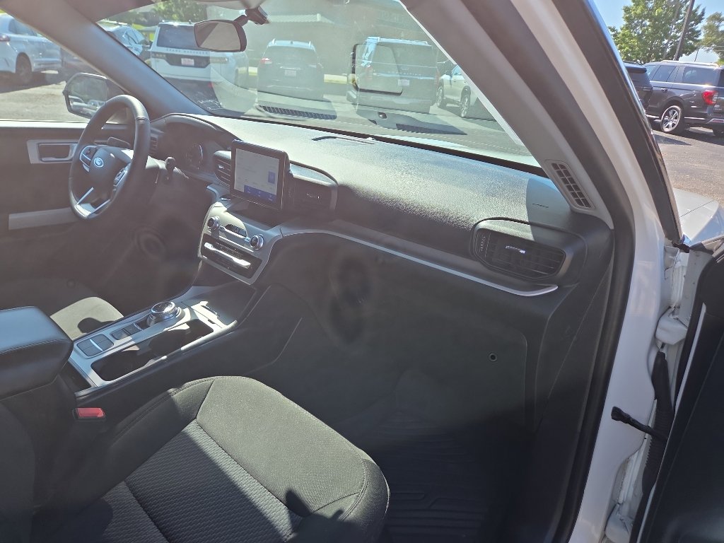 Used 2024 Ford Explorer XLT RWD image 12