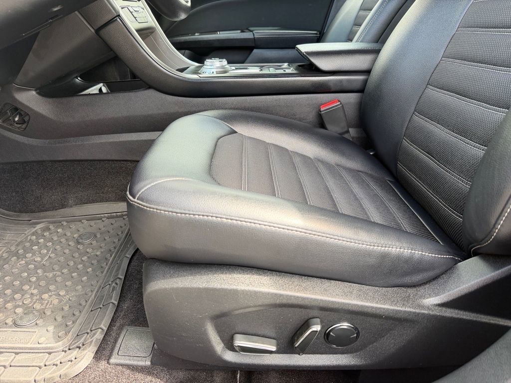 Used 2017 Ford Fusion SE w/ Equipment Group 201A image 11