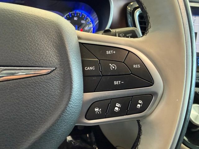 Used 2018 Chrysler Pacifica Limited w/ Tire & Wheel Group image 17