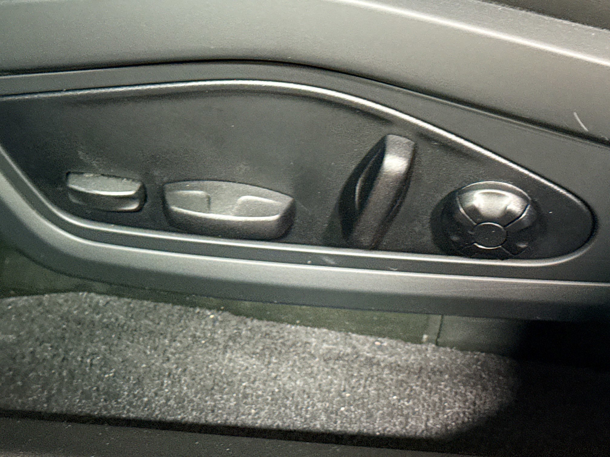 Certified 2024 Porsche Taycan w/ Premium Package image 25