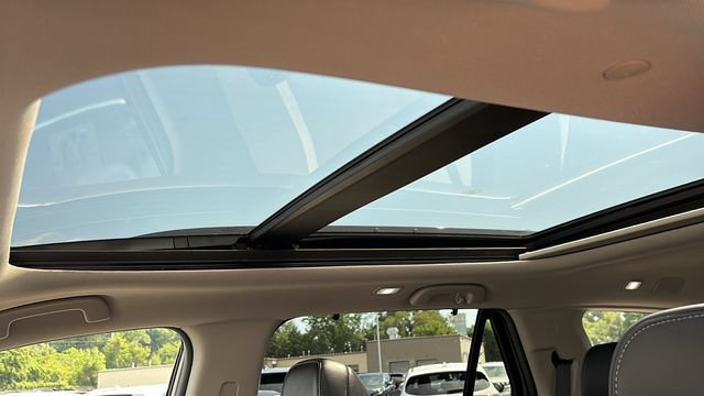 Used 2025 Honda Pilot Touring image 12