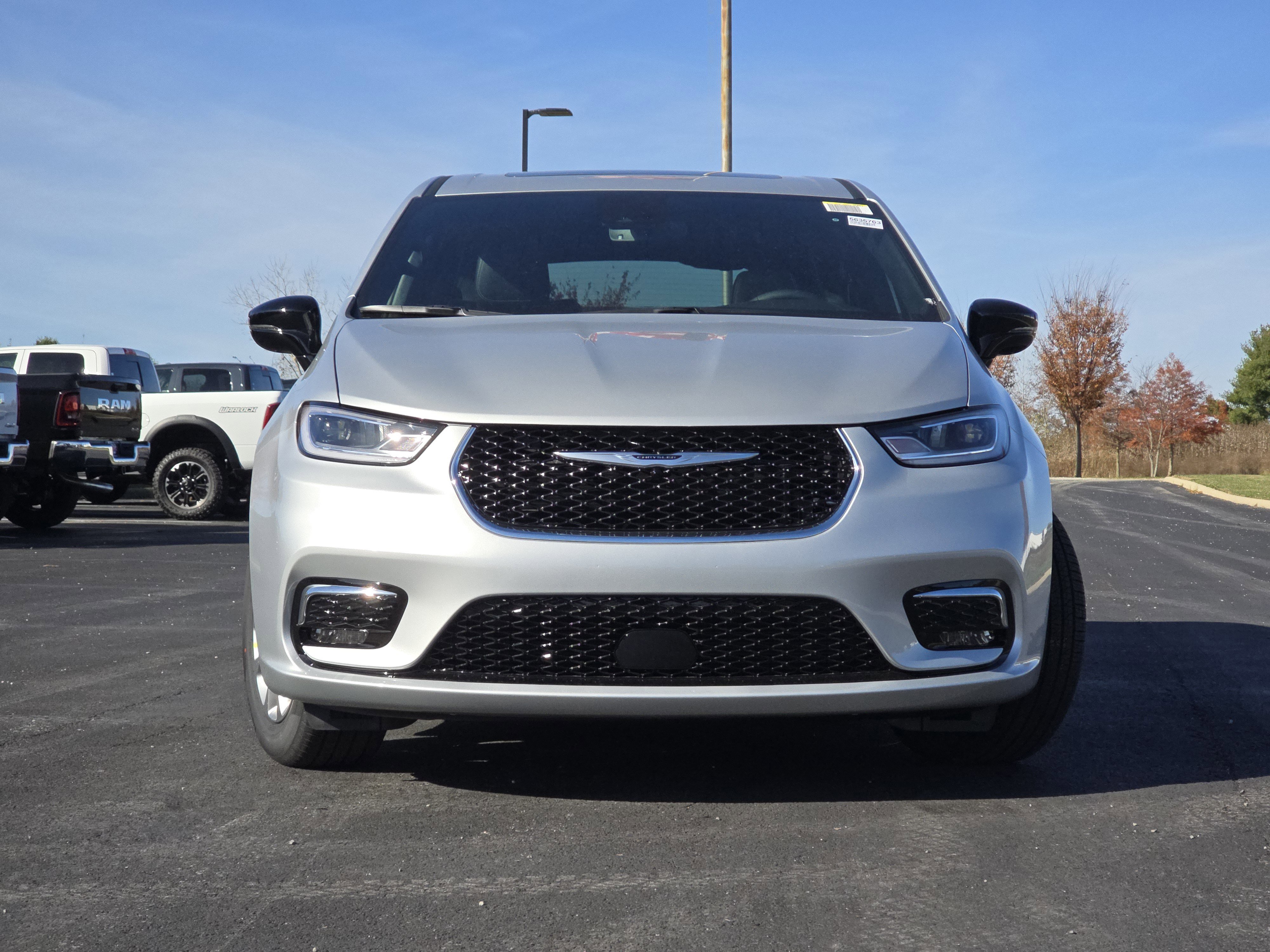 New 2026 Chrysler Pacifica Limited image 12