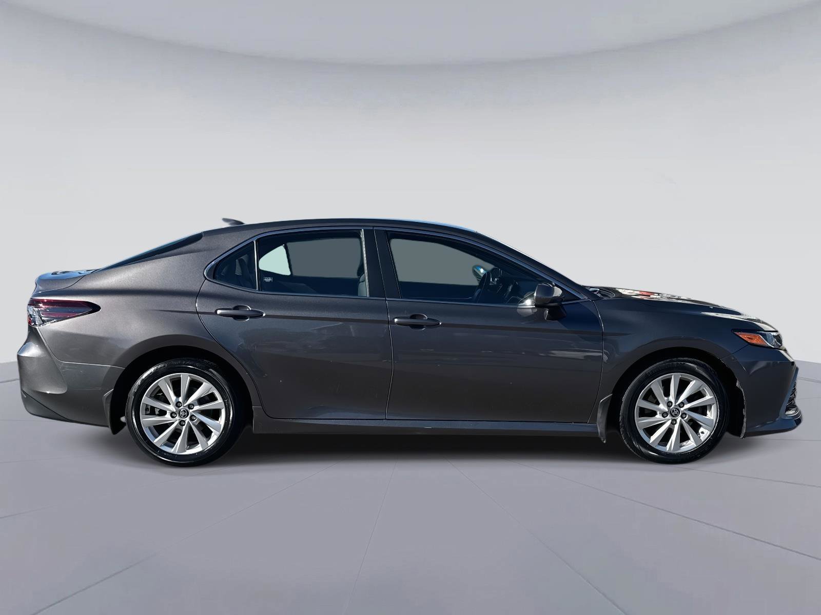 Used 2021 Toyota Camry LE image 2