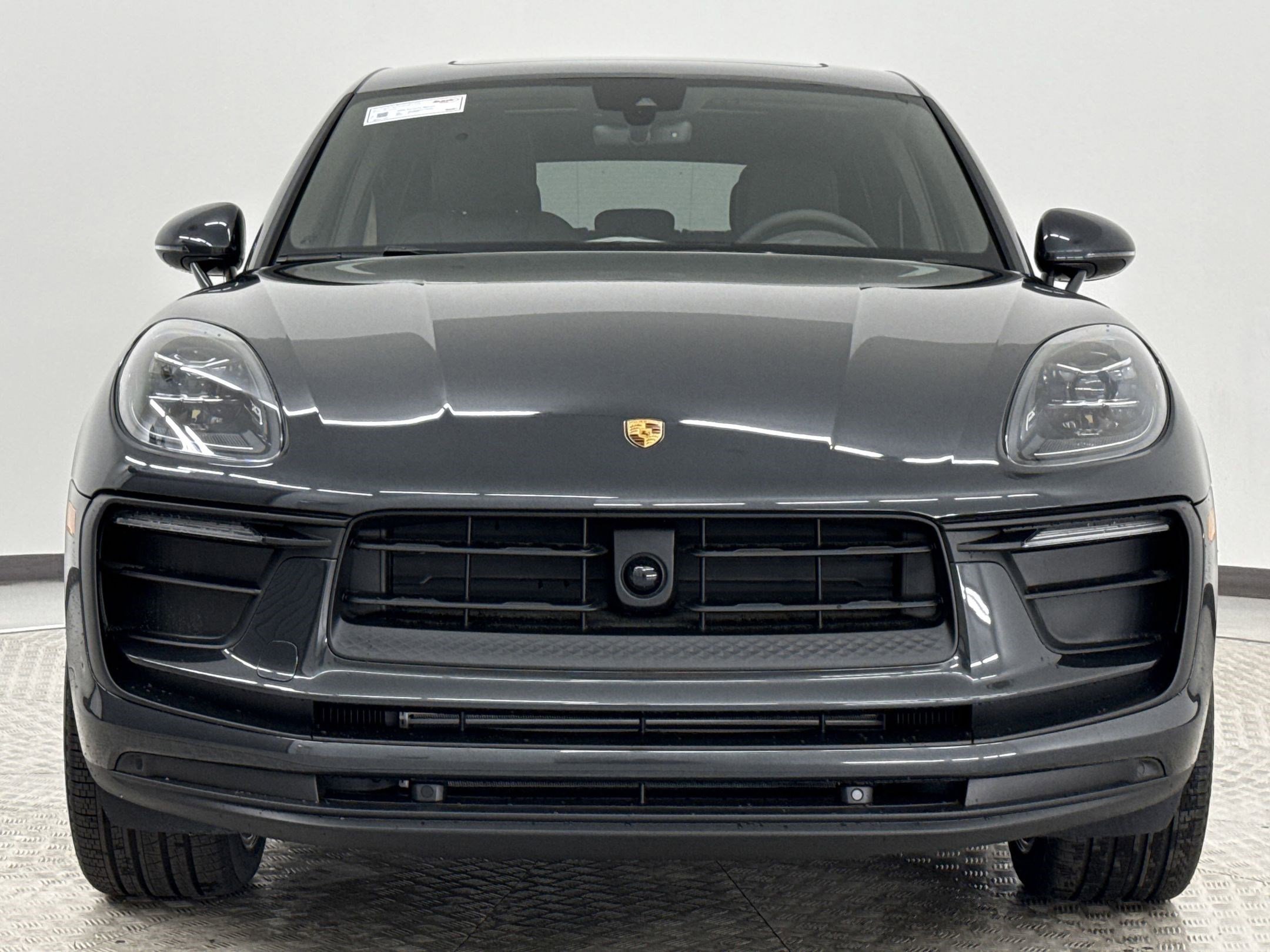 Used 2025 Porsche Macan image 10