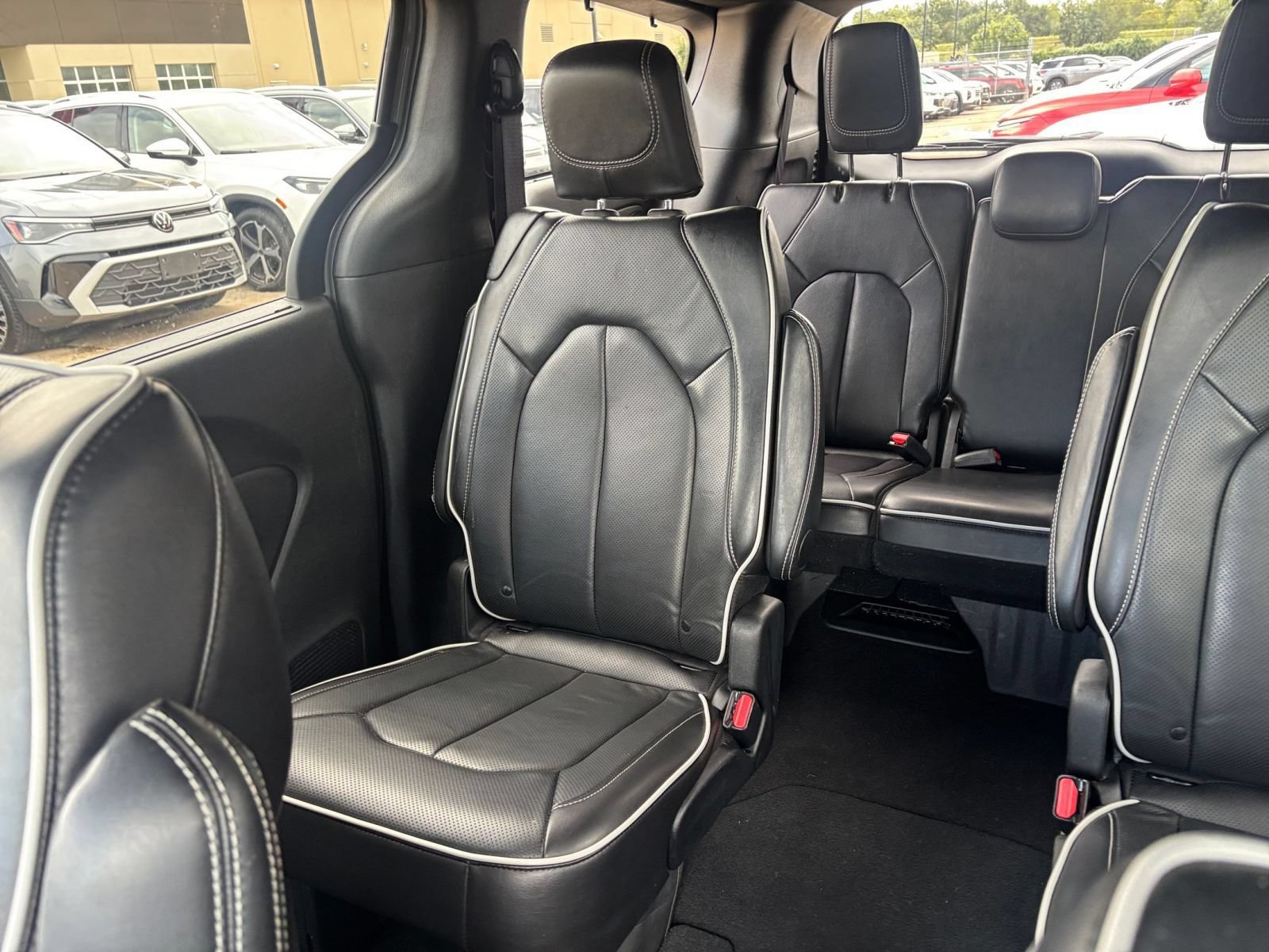 Used 2025 Chrysler Pacifica Limited FWD image 43