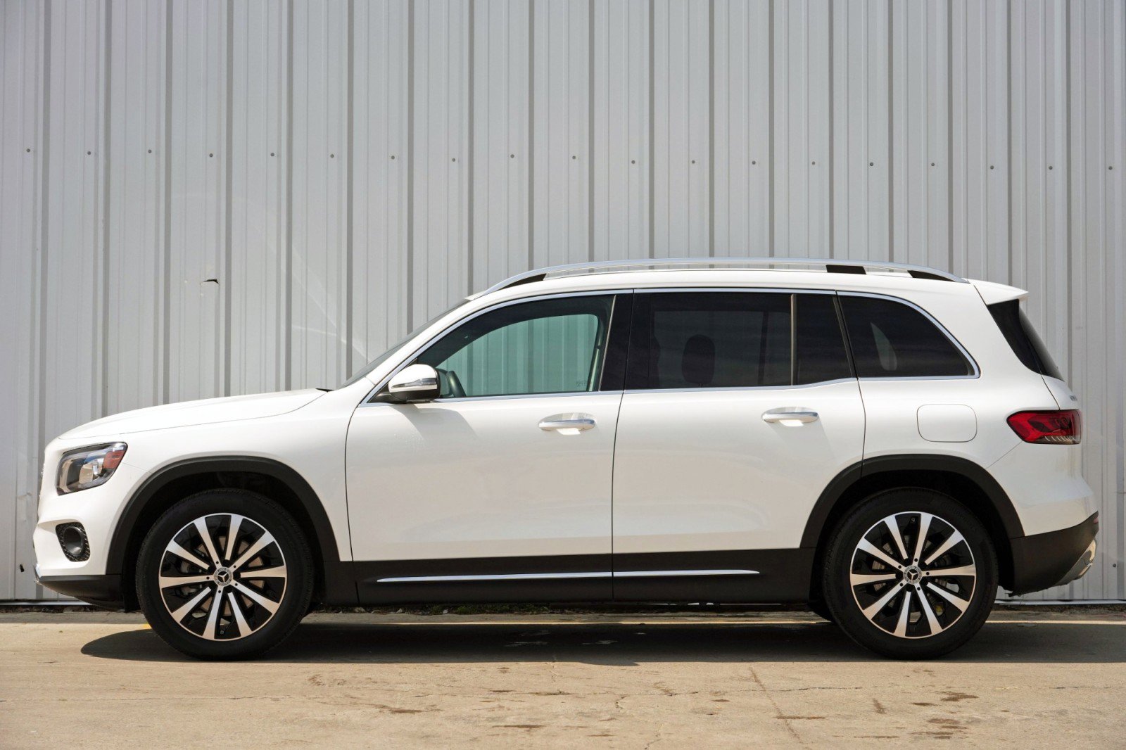 Used 2022 Mercedes-Benz GLB 250 w/ Premium Package Lite image 8