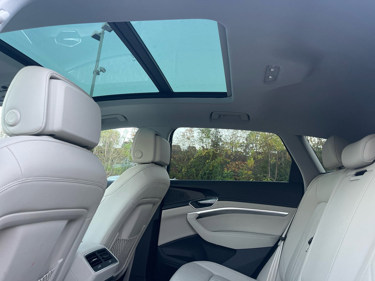 Used 2023 Audi e-tron Premium w/ Convenience Plus Package image 20