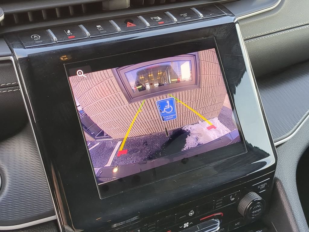 Used 2024 Jeep Grand Cherokee L Laredo image 17