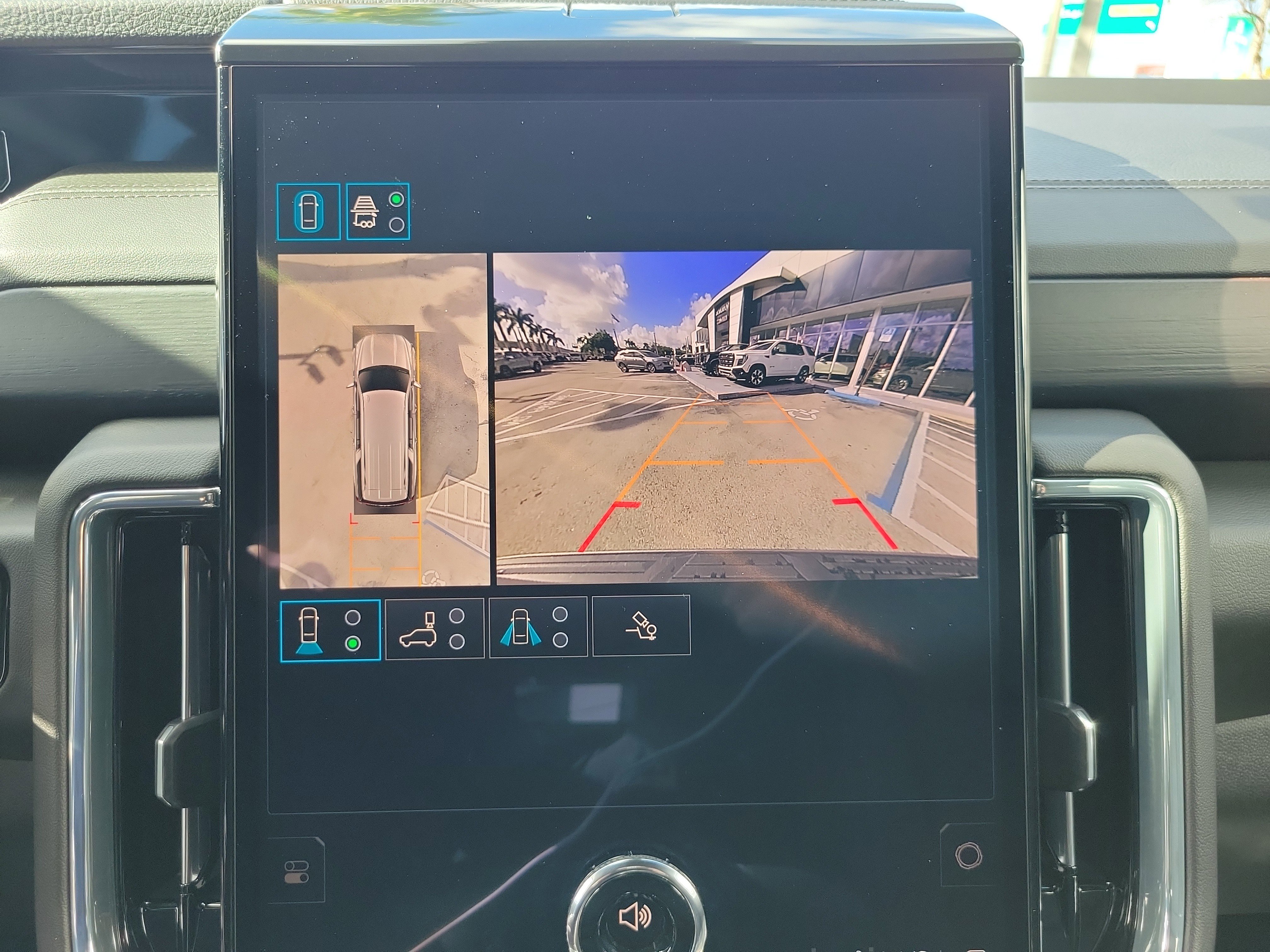 Used 2025 GMC Yukon XL Denali image 10