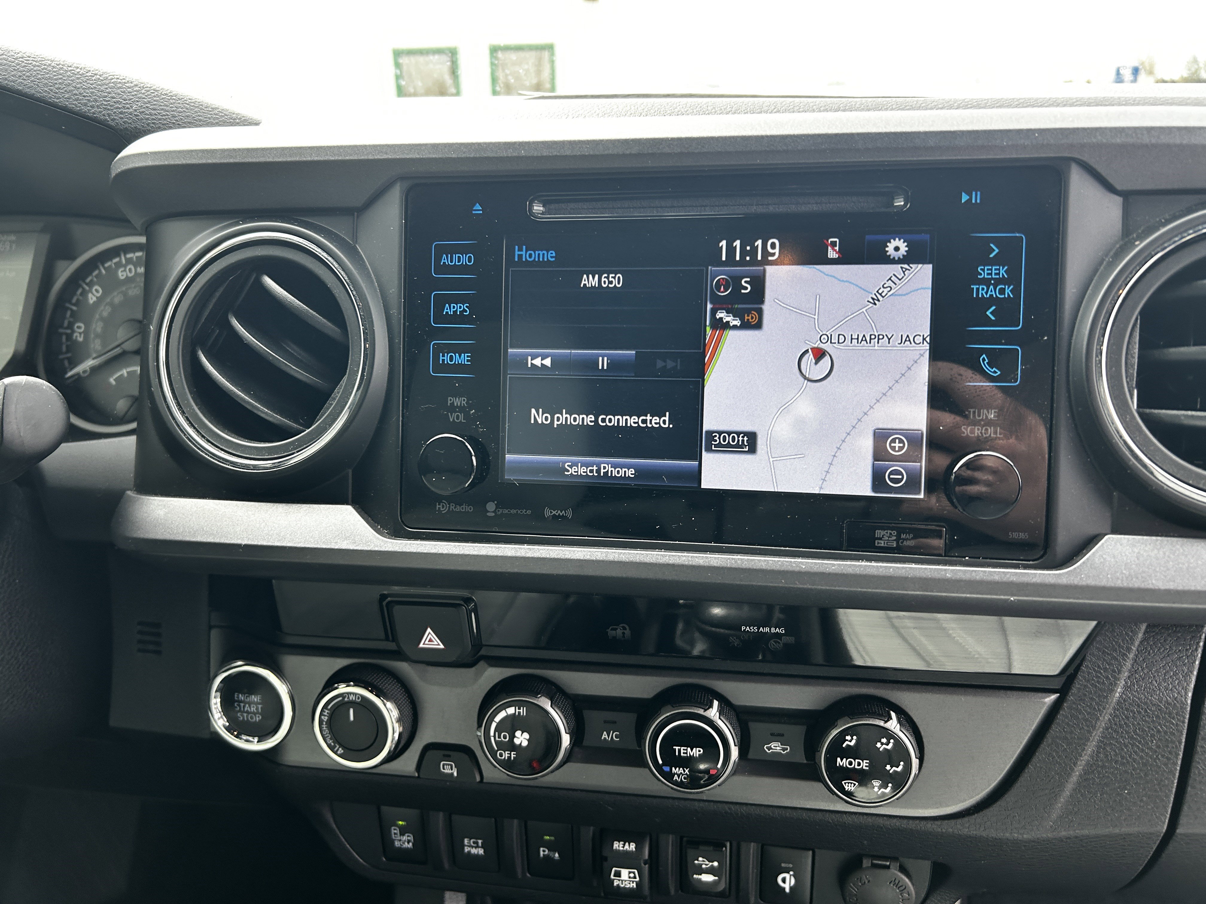 Used 2018 Toyota Tacoma TRD Sport w/ Technology Package image 15