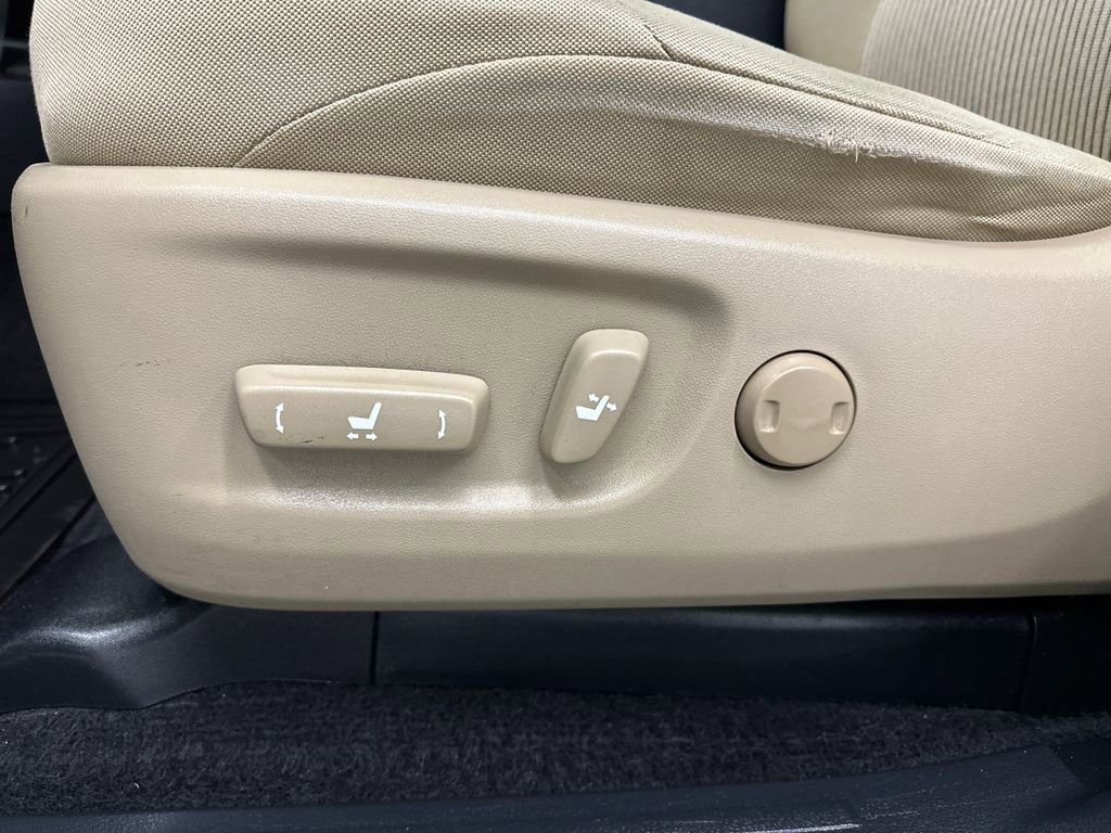 Used 2018 Toyota 4Runner SR5 AWD/4WD image 10