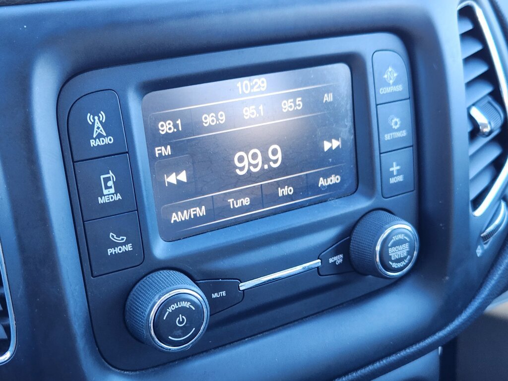 Used 2018 Jeep Compass Latitude image 20