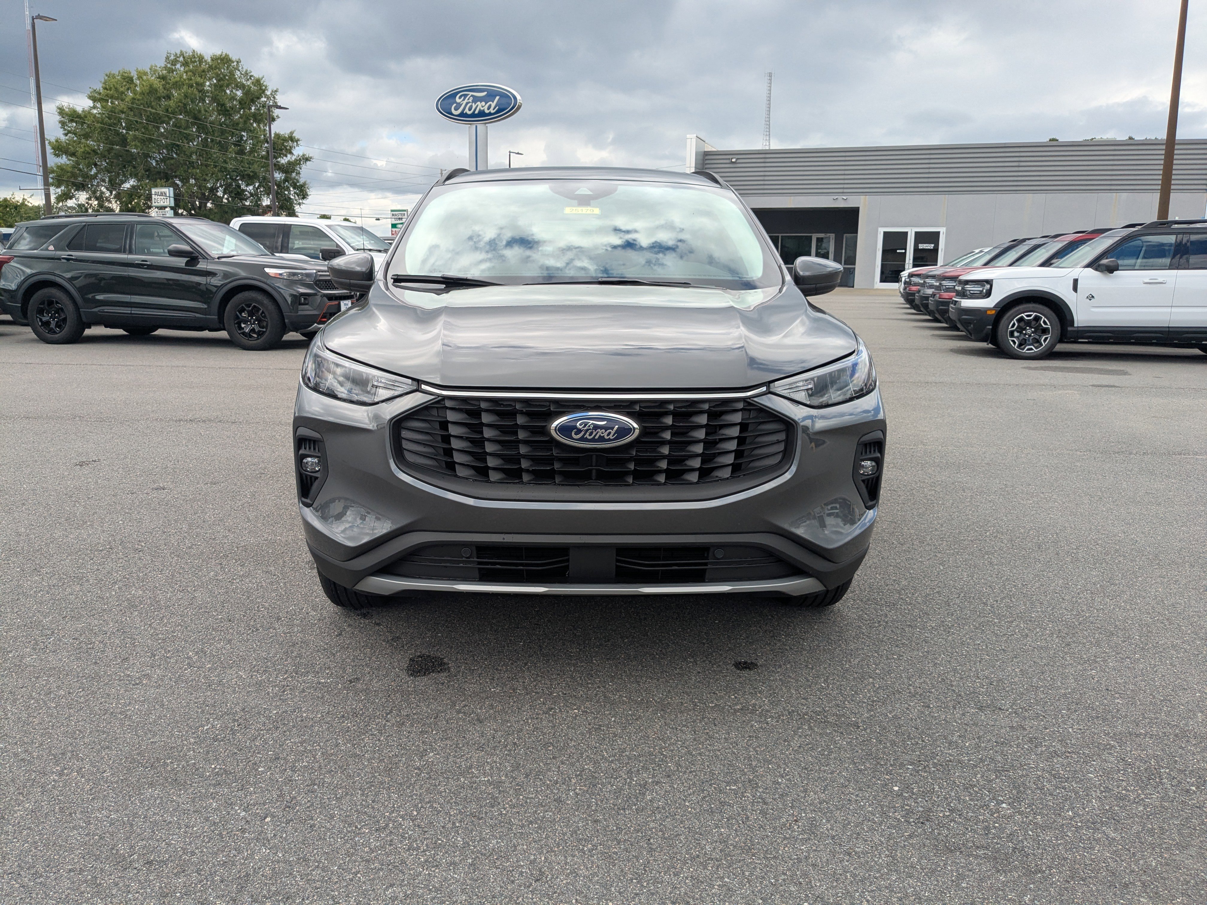 New 2025 Ford Escape SE image 9