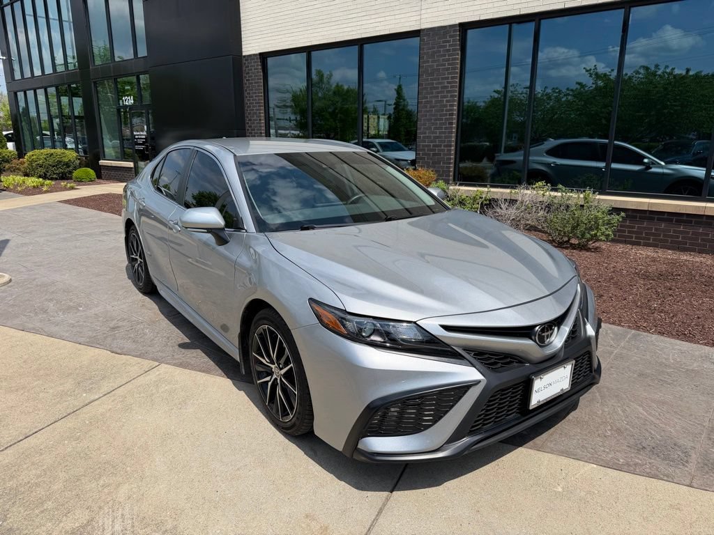 Used 2024 Toyota Camry SE AWD/4WD image 1