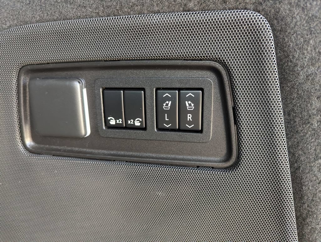 Used 2022 Cadillac Escalade ESV Sport Platinum AWD/4WD image 60