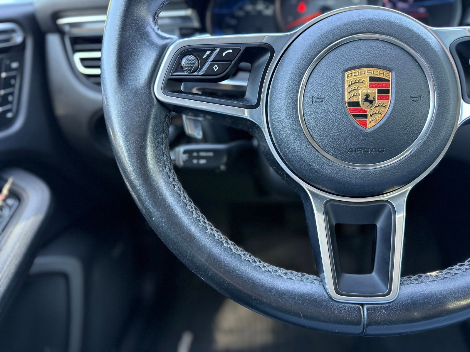 Used 2020 Porsche Macan S image 26