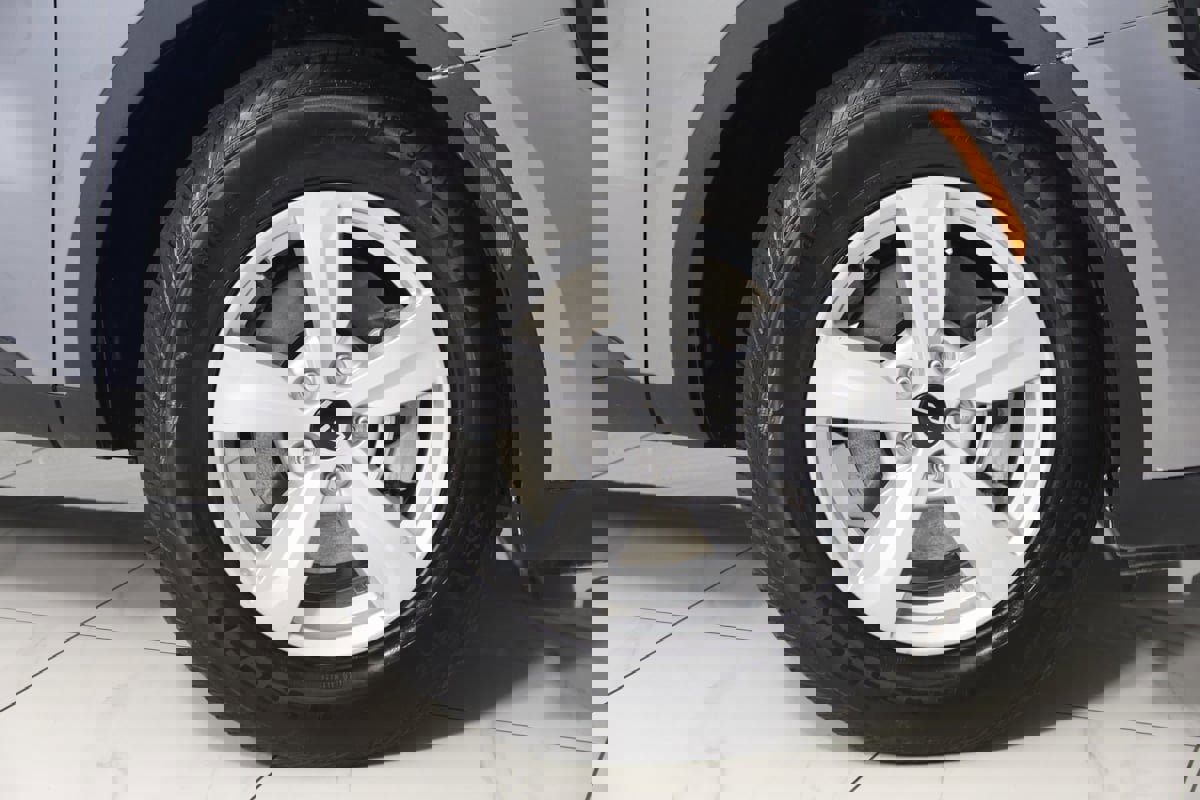 Used 2025 Kia Sorento LX image 13