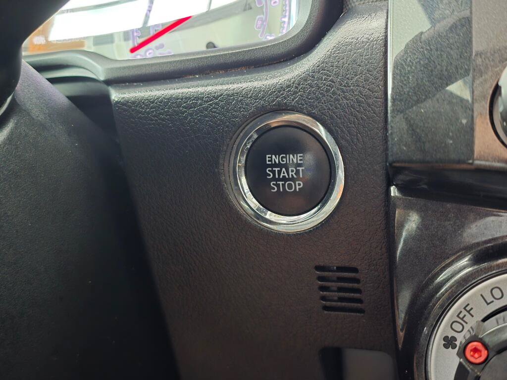Used 2021 Toyota 4Runner TRD Off-Road Premium w/ Moonroof Package AWD/4WD image 29