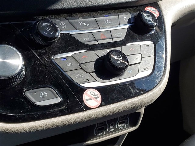 Used 2024 Chrysler Pacifica Touring-L image 34