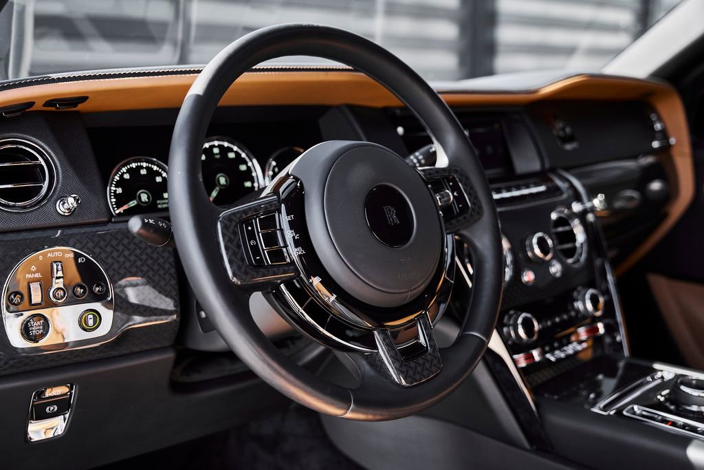 Used 2022 Rolls-Royce Cullinan Black Badge w/ Dark Exterior Package AWD/4WD image 42